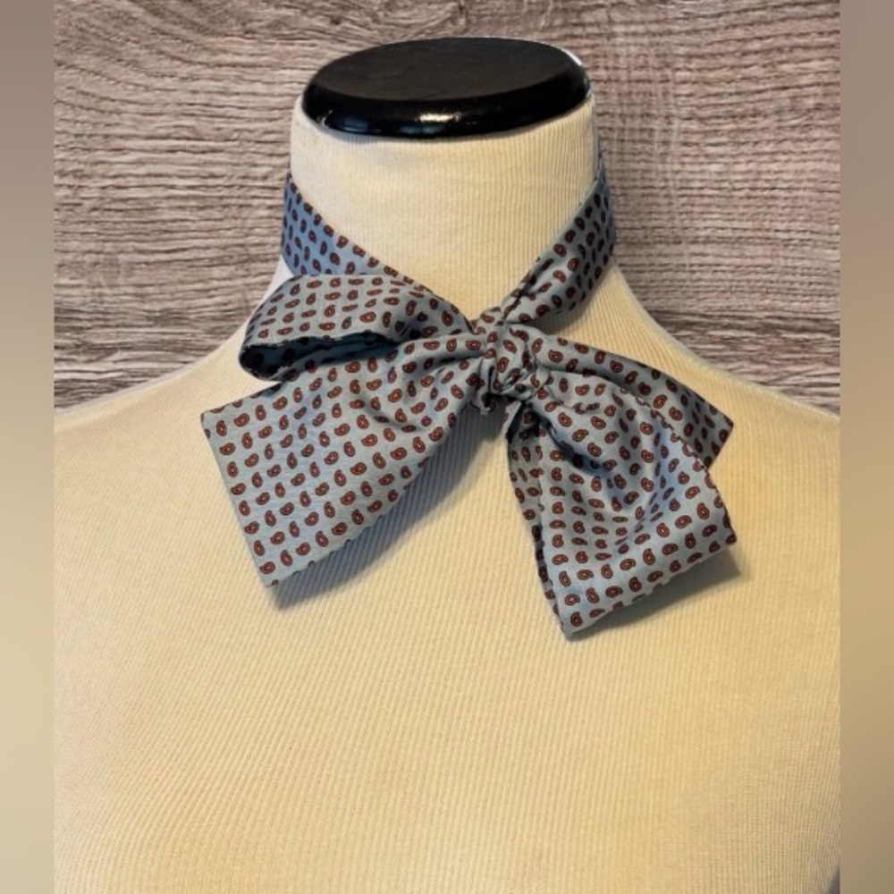 Brooks Brothers men or women Vintage Ascot Tie/scarf In EX.COND